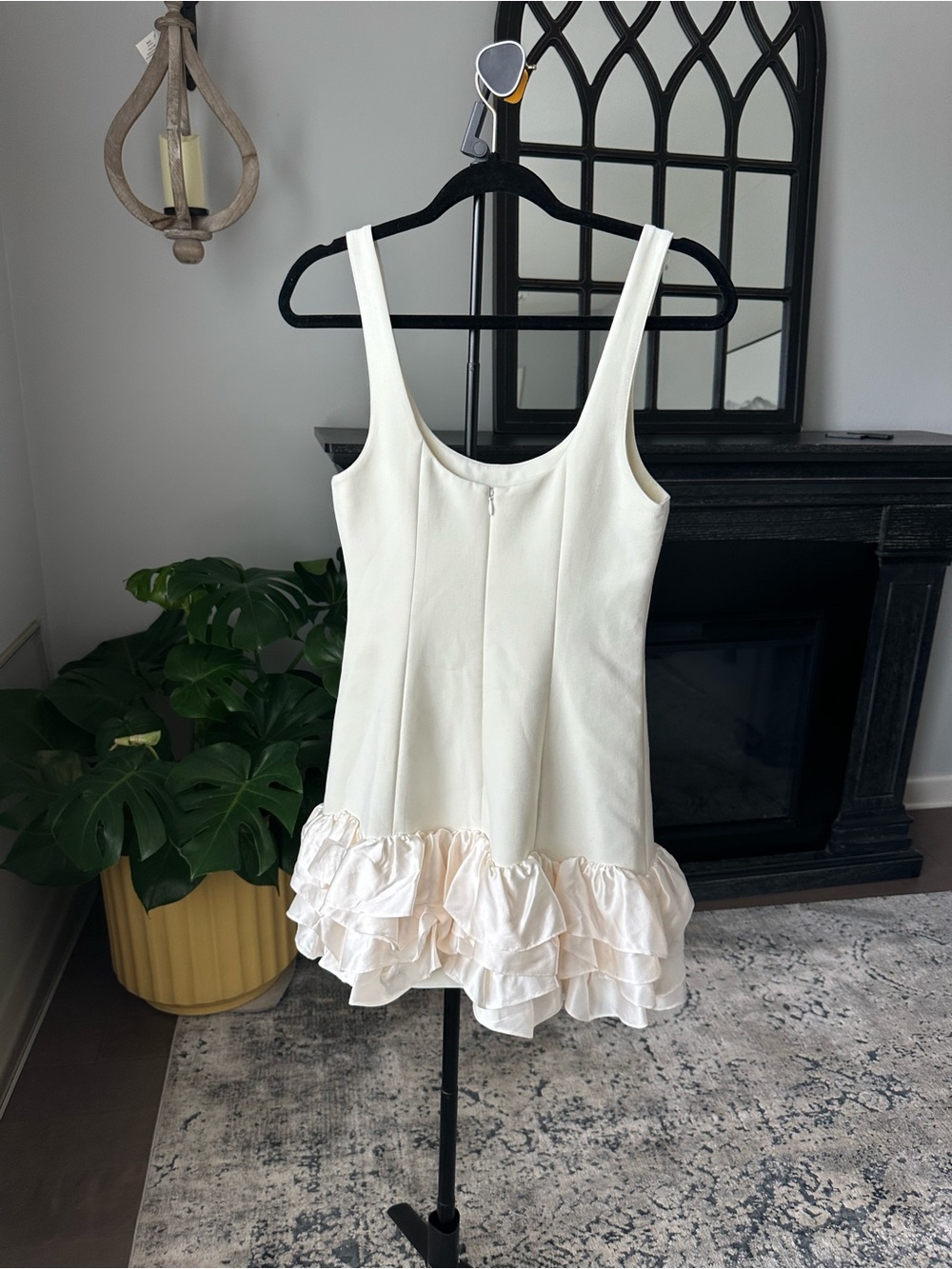 cinq à sept Soft White Dress with Subtle Ivory Tag - Picture 3 of 4